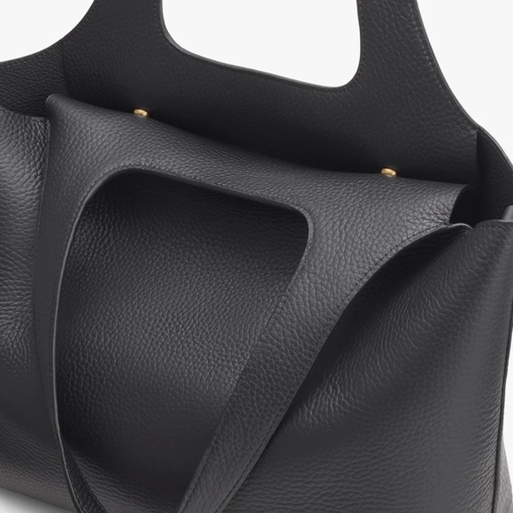 Cuyana System Tote 13-inch: System Tote 13-inch Black - Picture 3 of 5